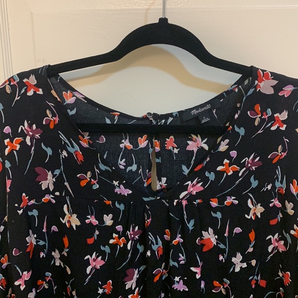 Madewell Drifting Flowers Rhyme Top V Neck in Tossed Floral True Black Sz S - Picture 4 of 10